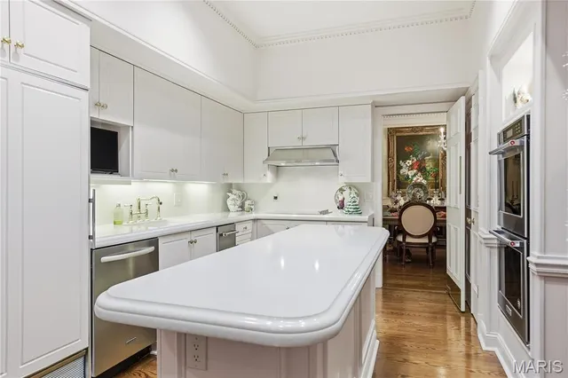 $1,300,000 | 11 Chatfield Place Road, Creve Coeur, MO 63141