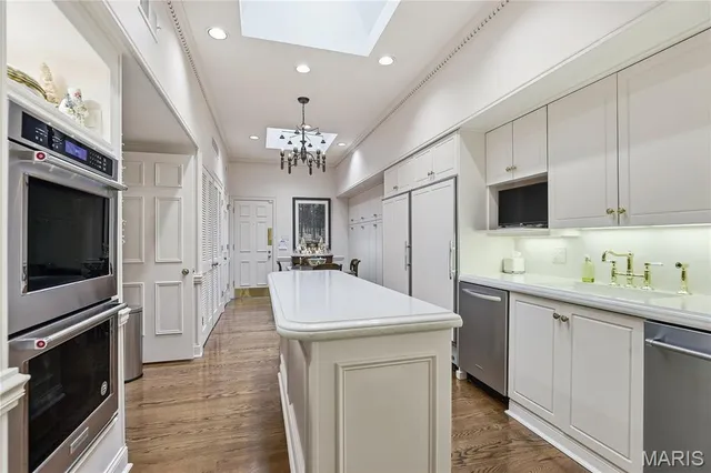 $1,300,000 | 11 Chatfield Place Road, Creve Coeur, MO 63141