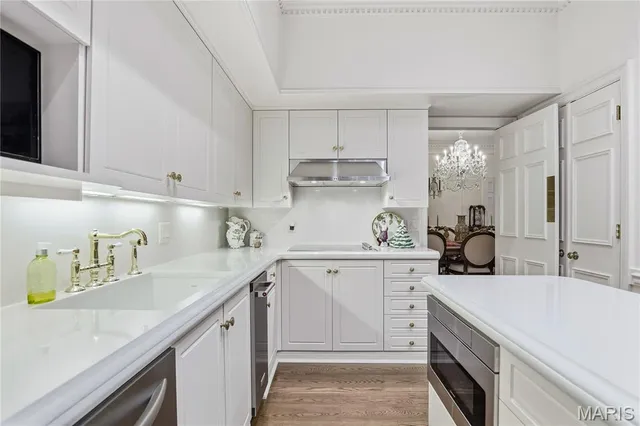 $1,300,000 | 11 Chatfield Place Road, Creve Coeur, MO 63141