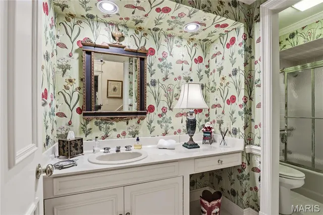 $1,300,000 | 11 Chatfield Place Road, Creve Coeur, MO 63141