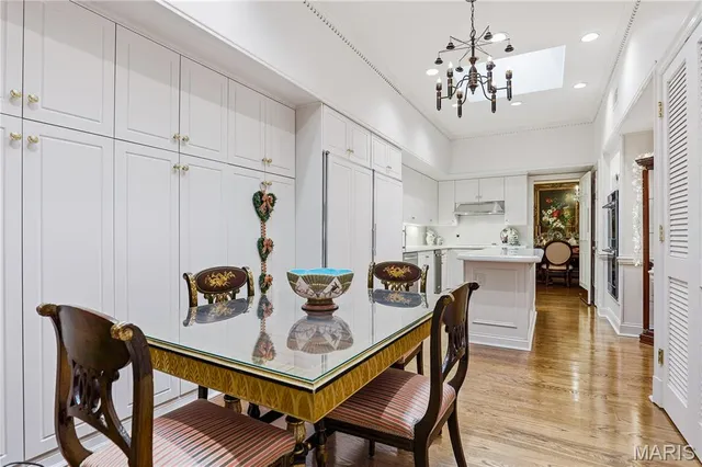 $1,300,000 | 11 Chatfield Place Road, Creve Coeur, MO 63141