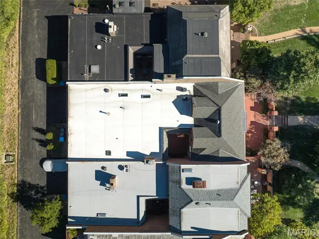 $1,300,000 | 11 Chatfield Place Road, Creve Coeur, MO 63141