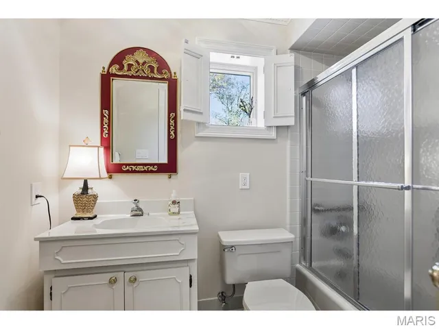 $1,300,000 | 11 Chatfield Place Road, Creve Coeur, MO 63141