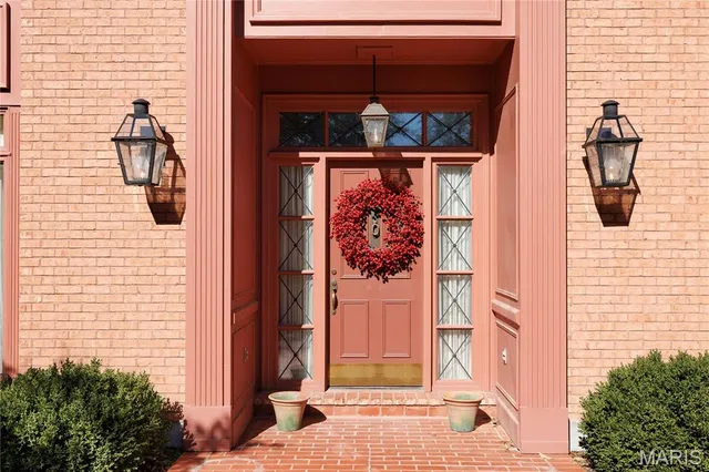 $1,300,000 | 11 Chatfield Place Road, Creve Coeur, MO 63141