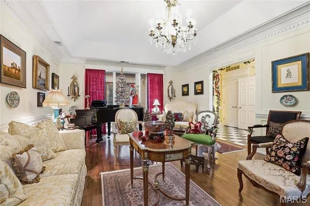 $1,300,000 | 11 Chatfield Place Road, Creve Coeur, MO 63141