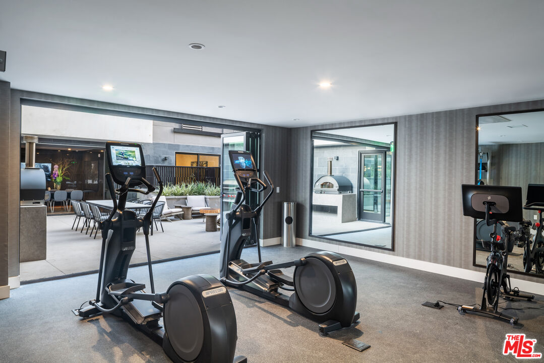 411 South Hamel Road, Unit 106 Los Angeles, CA 90048 - Photo 15 of 17 a view of a room with gym equipment