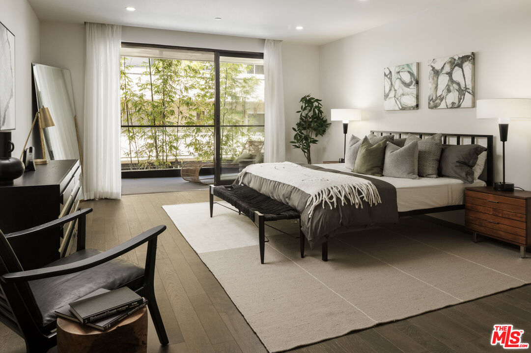 411 South Hamel Road, Unit 106 Los Angeles, CA 90048 - Photo 6 of 17 a bedroom with a bed and a flat tv screen on the dresser