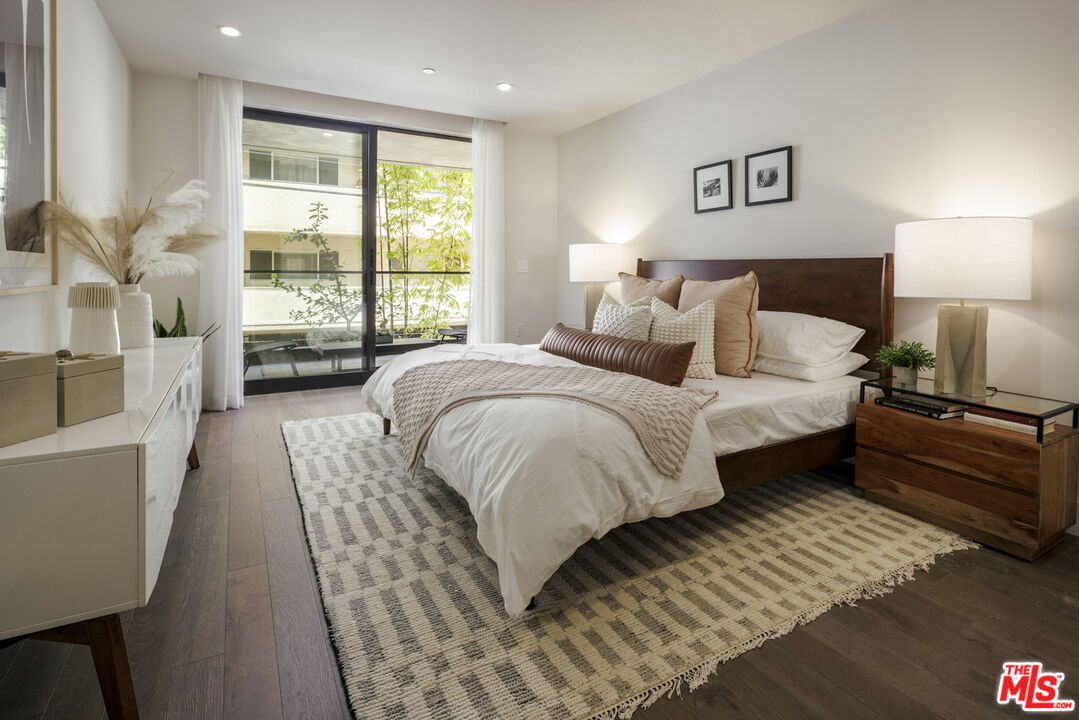 411 South Hamel Road, Unit 106 Los Angeles, CA 90048 - Photo 10 of 17 a spacious bedroom with a large bed and a couch