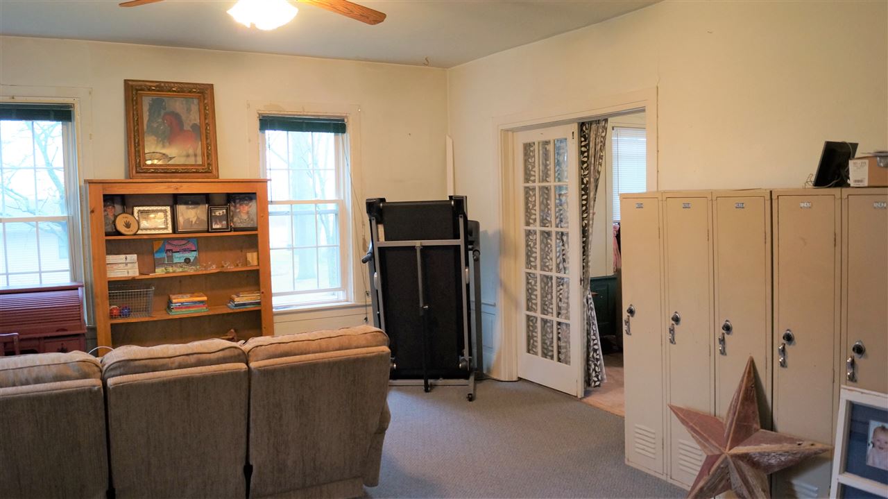 9040 Auburn Road Fort Wayne, IN 46825 - Photo 5 of 36