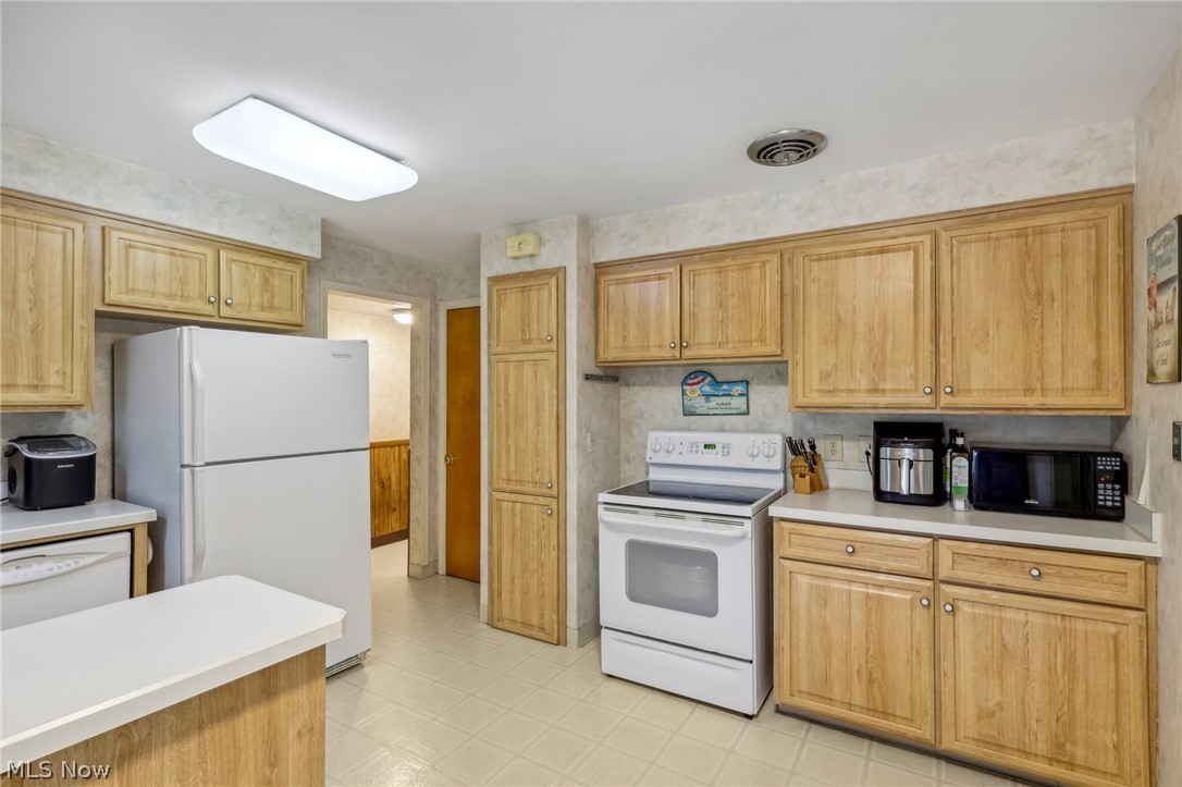 1160 Ford Road Cleveland, OH 44124 - Photo 12 of 38