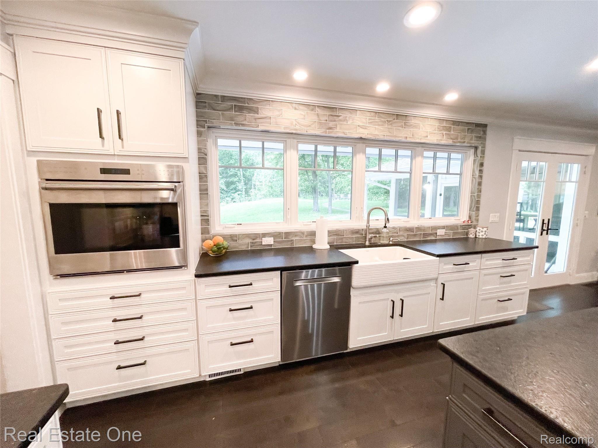 1090 Avon Circle West Rochester, MI 48309 - Photo 25 of 71 Photo_Jun_09_21 03-30-10 PM-9.jpeg