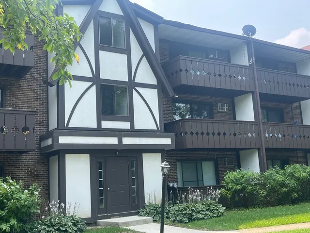 $1,600 | 13 Timber Lane, Unit 1, Vernon Hills, IL 60061