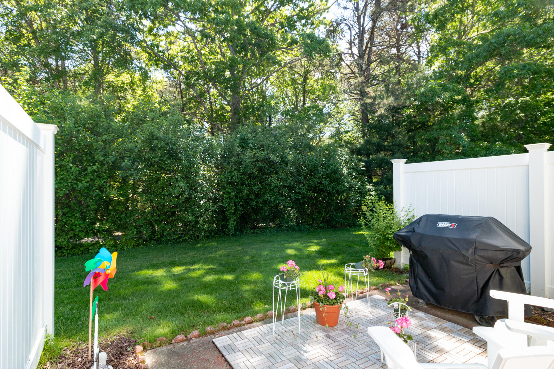 174 Lowell Road, Unit U14 Mashpee, MA 02649 - Photo 8 of 31 a view of a backyard with sitting area
