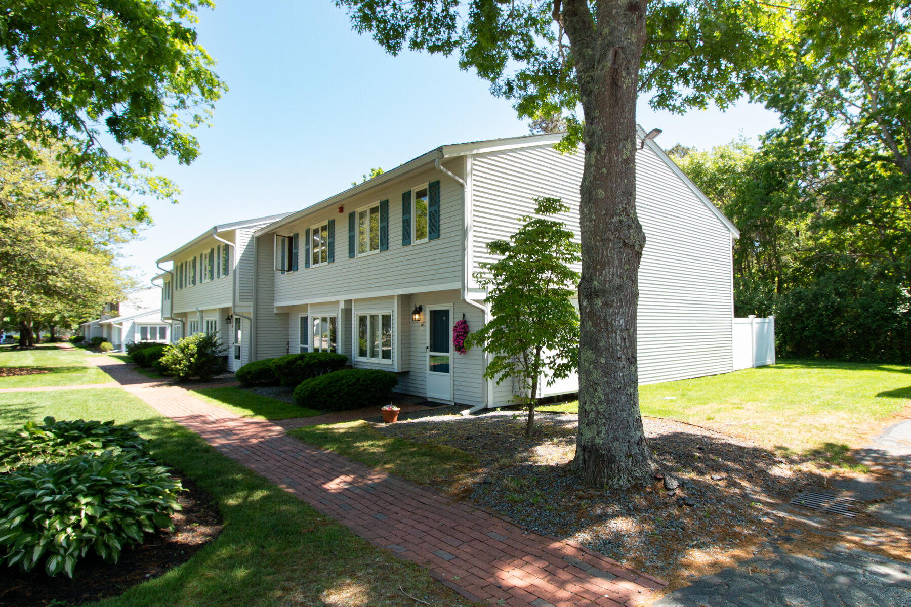174 Lowell Road, Unit U14 Mashpee, MA 02649 - Photo 10 of 31 a front view of a house with garden