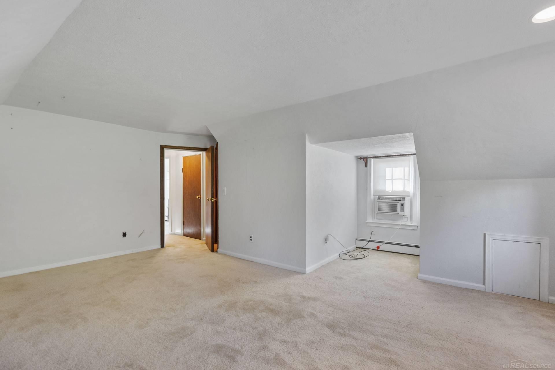 10015 Springborn Road Casco, MI 48064 - Photo 19 of 35 50123692-18.JPG