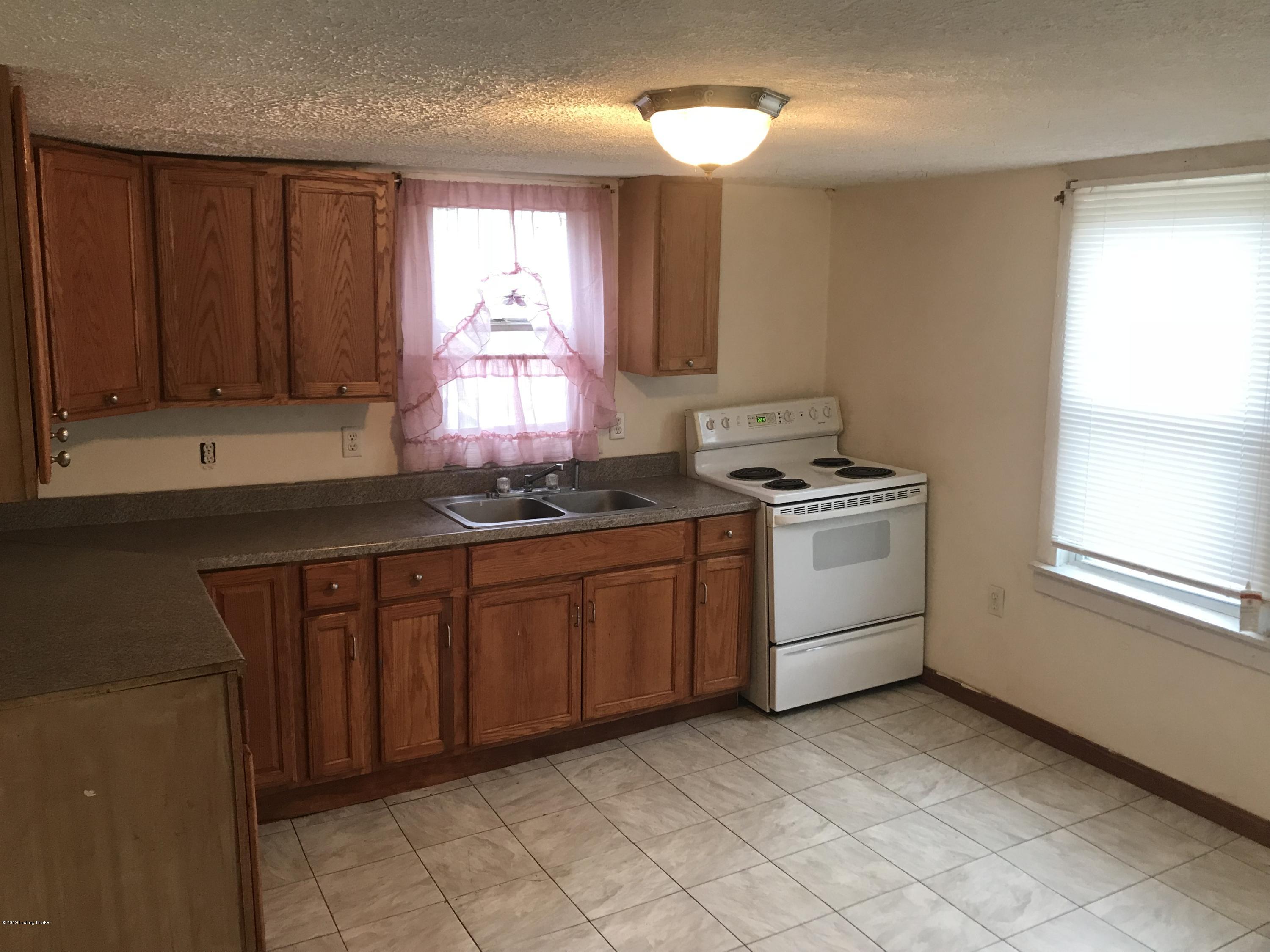 2717 Raymond Road Shepherdsville, KY 40165 - Photo 2 of 11 IMG_0660