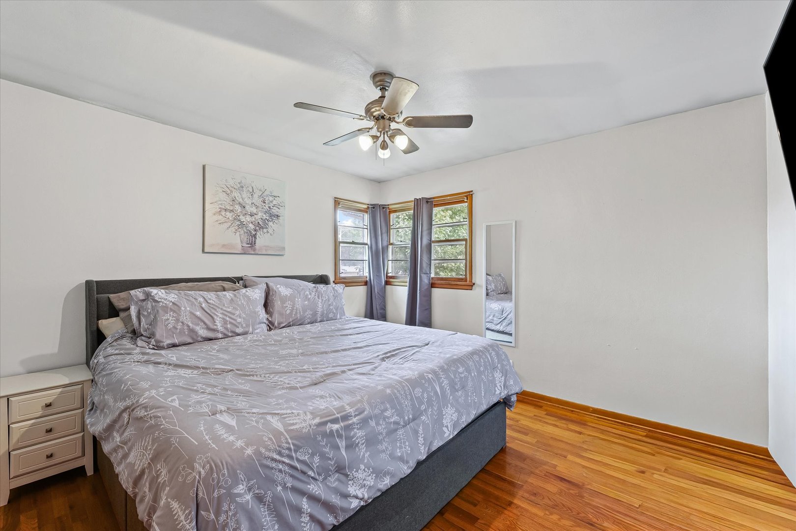 449 South Irving Street Monticello, IL 61856 - Photo 16 of 33 a bedroom with a large bed and a window