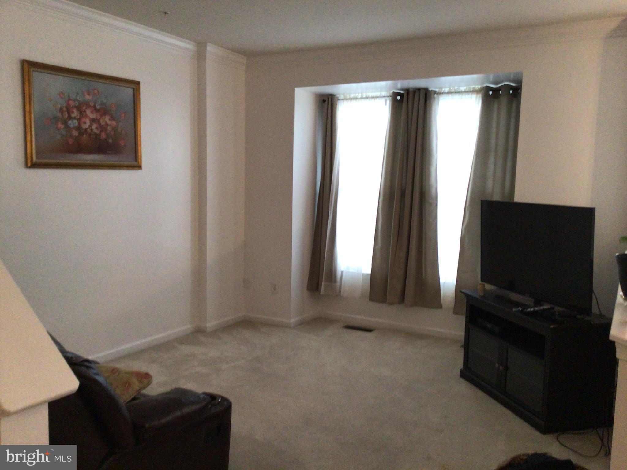 834 Lowe Road Baltimore, MD 21220 - Photo 11 of 39 Living Room