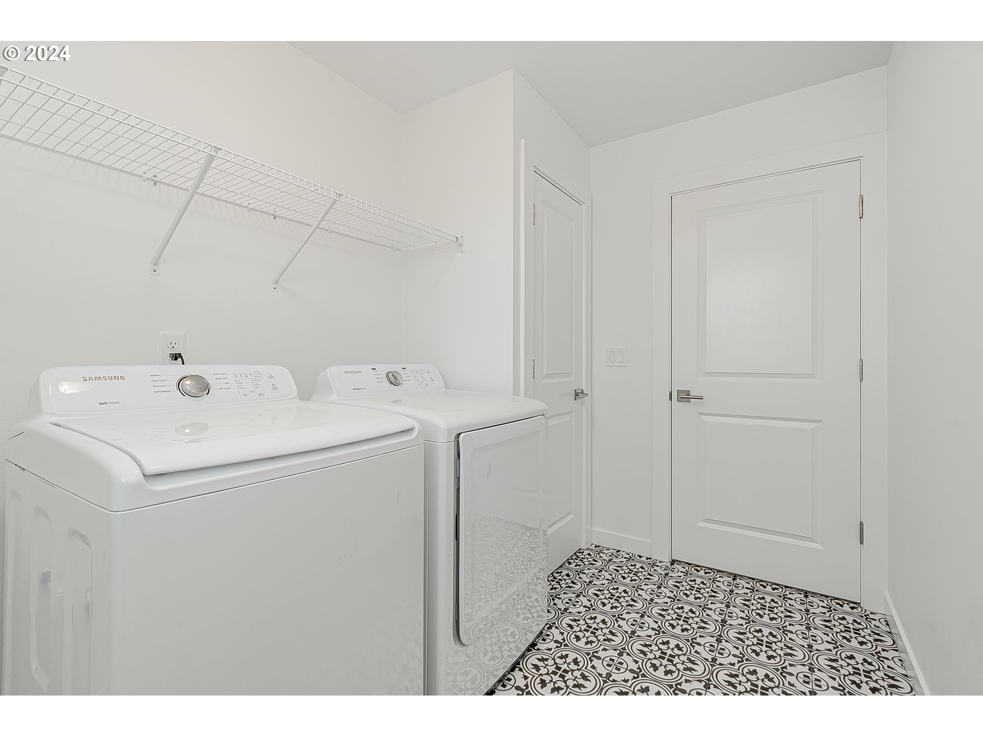 2855 North Mccanta Way Ridgefield, WA 98642 - Photo 33 of 44 a utility room with dryer and washer