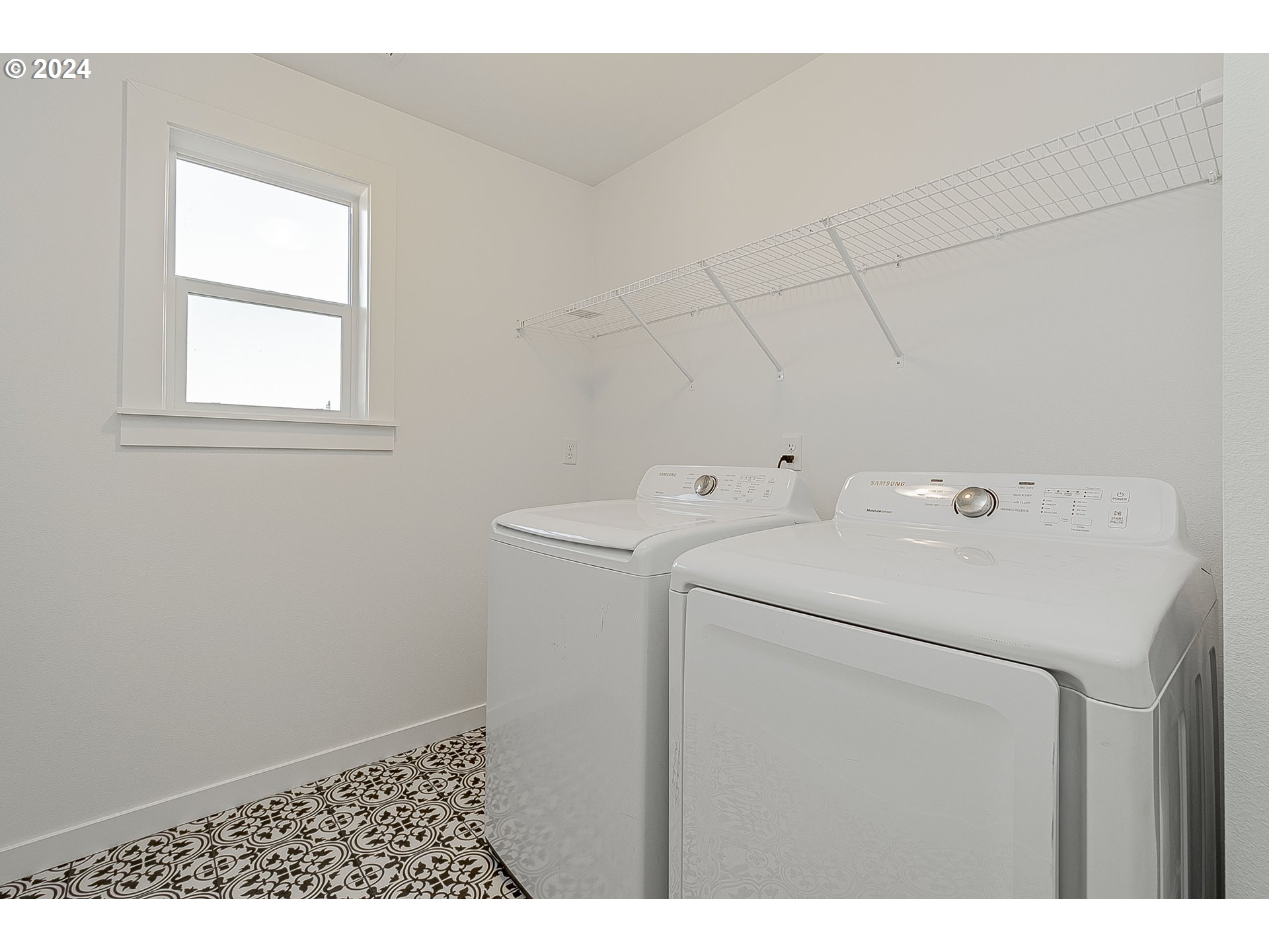 2855 North Mccanta Way Ridgefield, WA 98642 - Photo 34 of 44 a utility room with dryer and washer