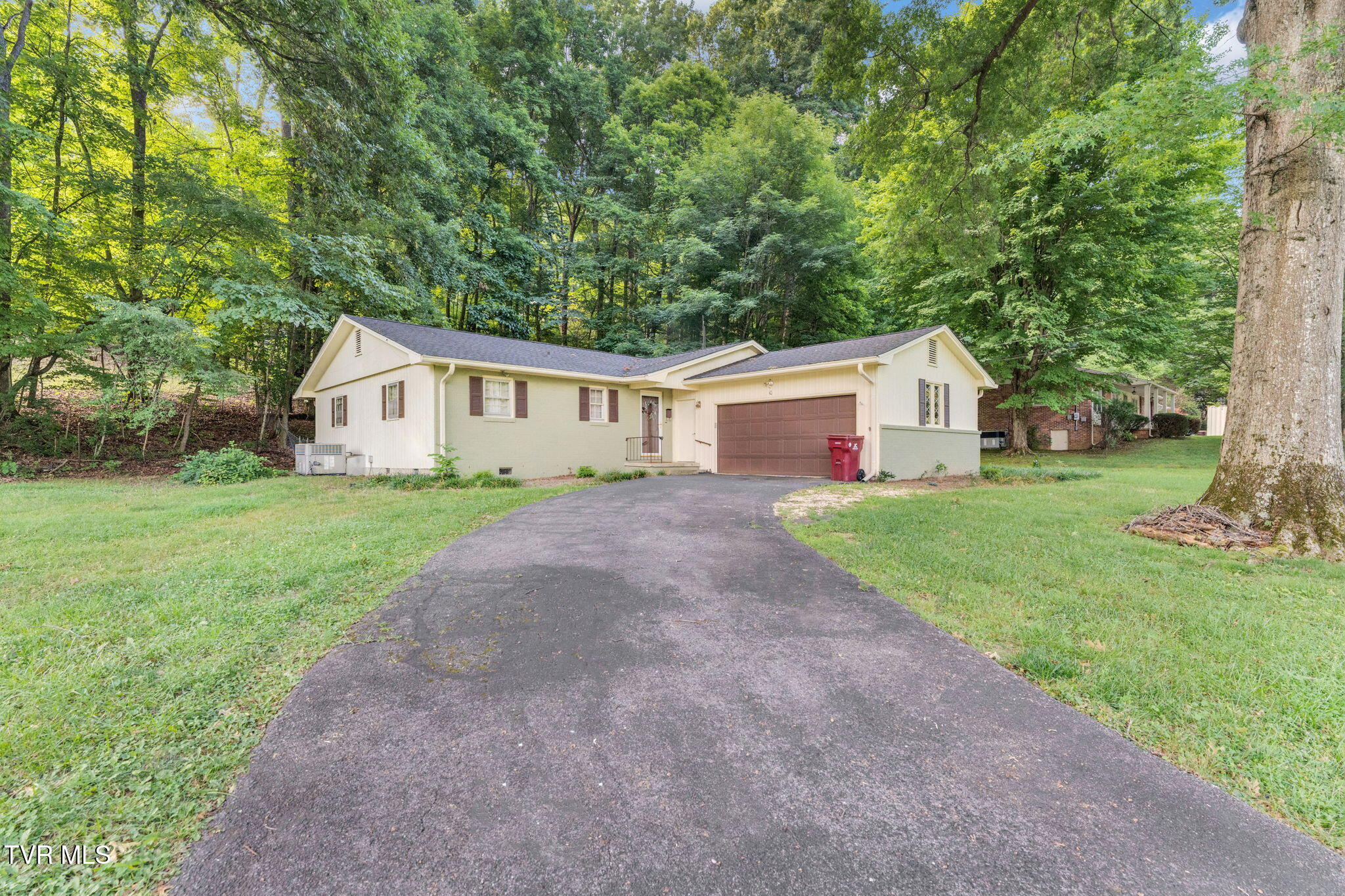 10 Okeechobee Drive Johnson City, TN 37604 - Photo 1 of 34 1-web-or-mls-DSC05440