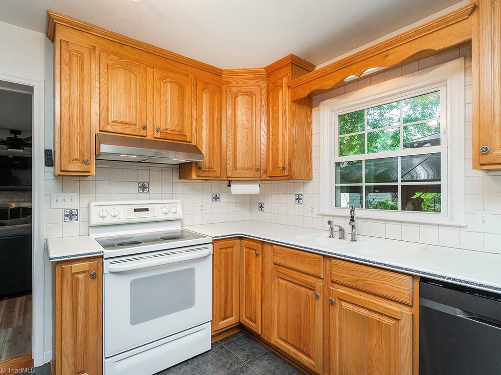 1311 Fleming Road Greensboro, NC 27410 - Photo 8 of 50
