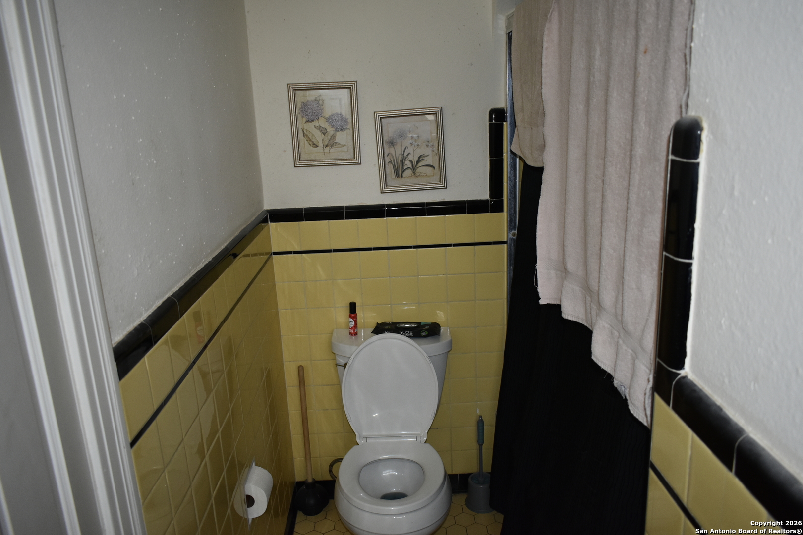 320 Babcock Road San Antonio, TX 78201 - Photo 21 of 27 a bathroom with a toilet and a shower