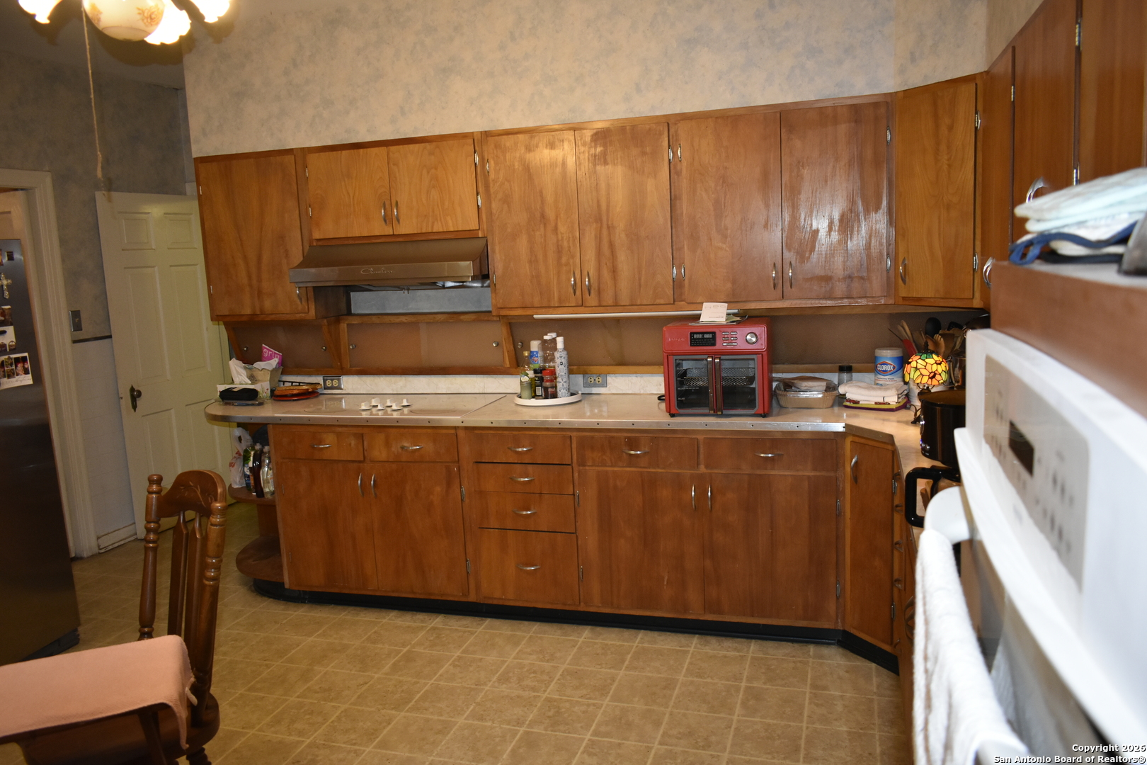 320 Babcock Road San Antonio, TX 78201 - Photo 6 of 27 a room with cabinets a washer and dryer