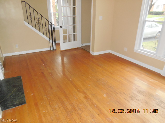 3557 Radcliffe Road Cleveland, OH 44121 - Photo 3 of 9