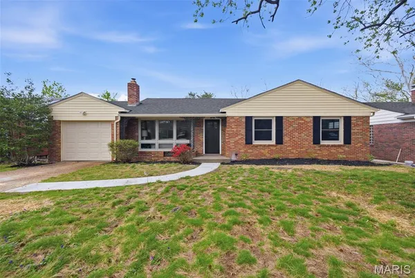 $359,900 | 8609 Mayflower Court, University City, MO 63132