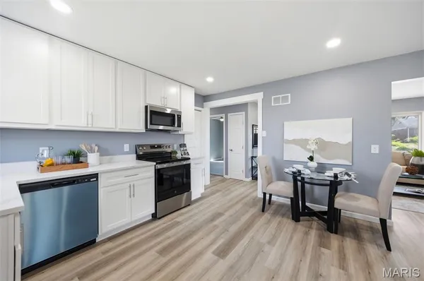 $359,900 | 8609 Mayflower Court, University City, MO 63132