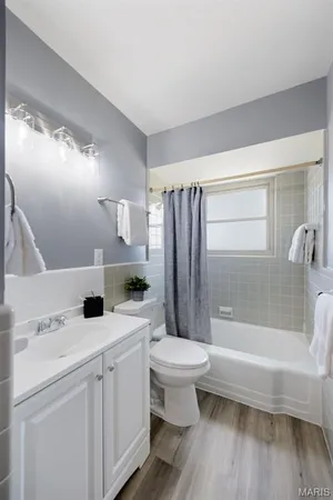 $359,900 | 8609 Mayflower Court, University City, MO 63132
