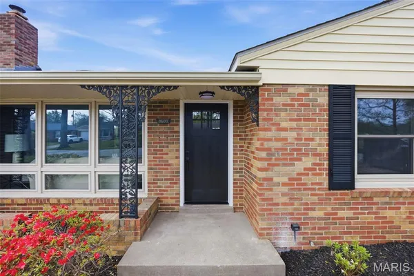 $359,900 | 8609 Mayflower Court, University City, MO 63132