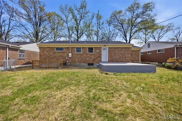 $359,900 | 8609 Mayflower Court, University City, MO 63132