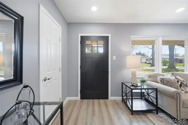 $359,900 | 8609 Mayflower Court, University City, MO 63132