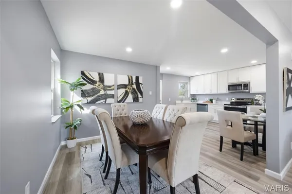 $359,900 | 8609 Mayflower Court, University City, MO 63132