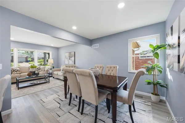 $359,900 | 8609 Mayflower Court, University City, MO 63132