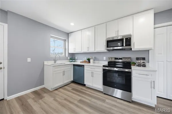 $359,900 | 8609 Mayflower Court, University City, MO 63132