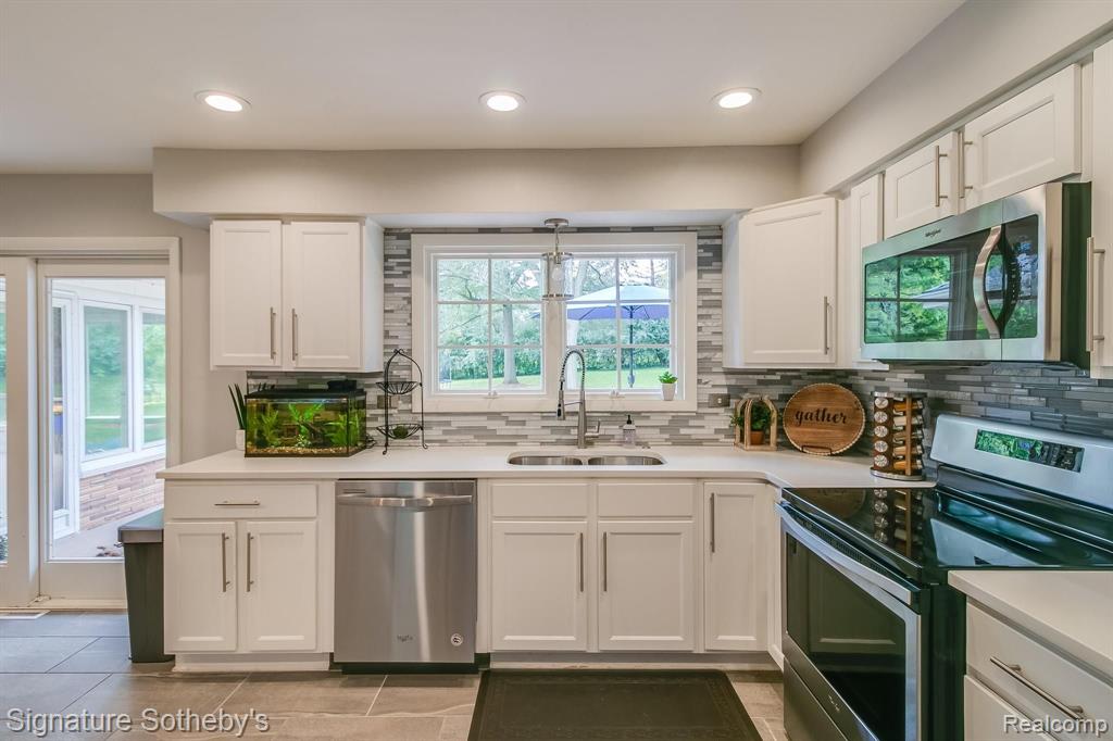 4840 Stoneleigh Road Bloomfield Hills, MI 48302 - Photo 9 of 41