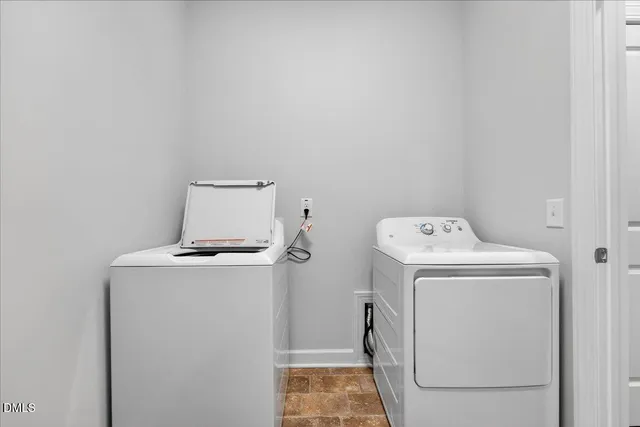 $749,999 | 609 Crooked Pine Drive, Cary, NC 27519