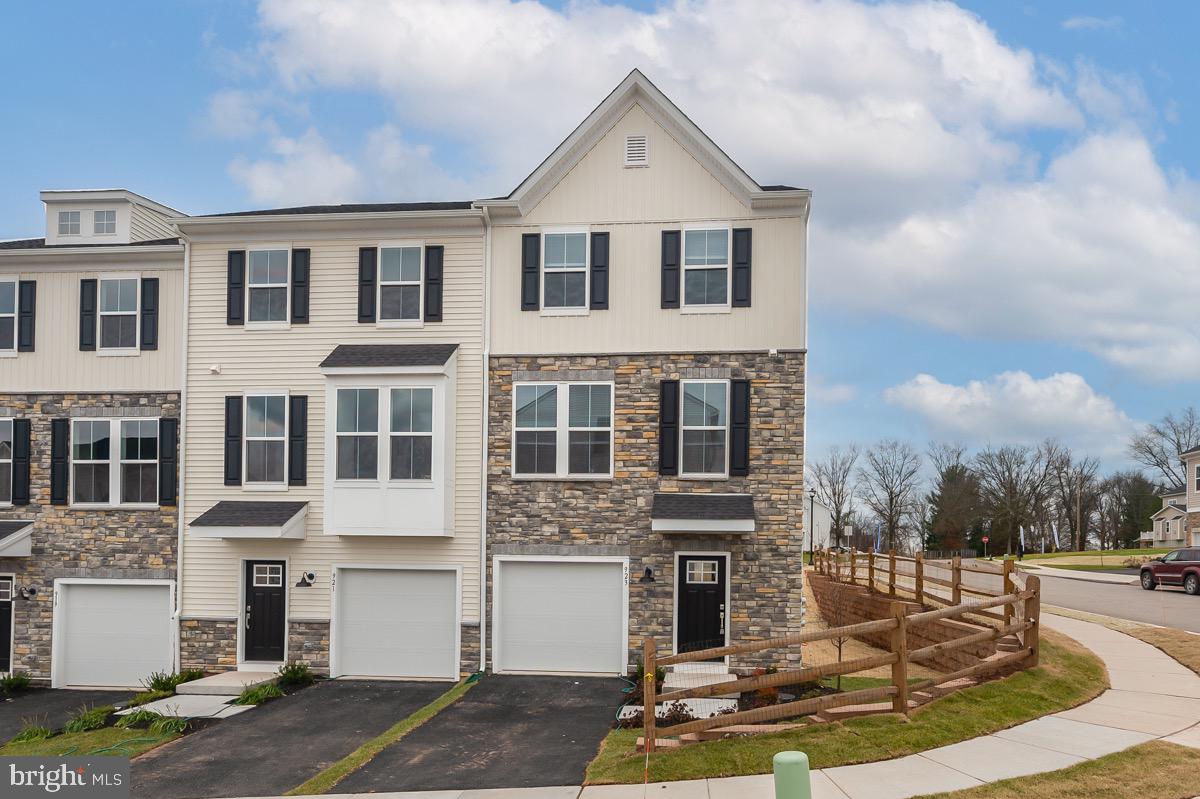 923 Magnolia Lane Spring City, PA 19475 - Photo 1 of 24