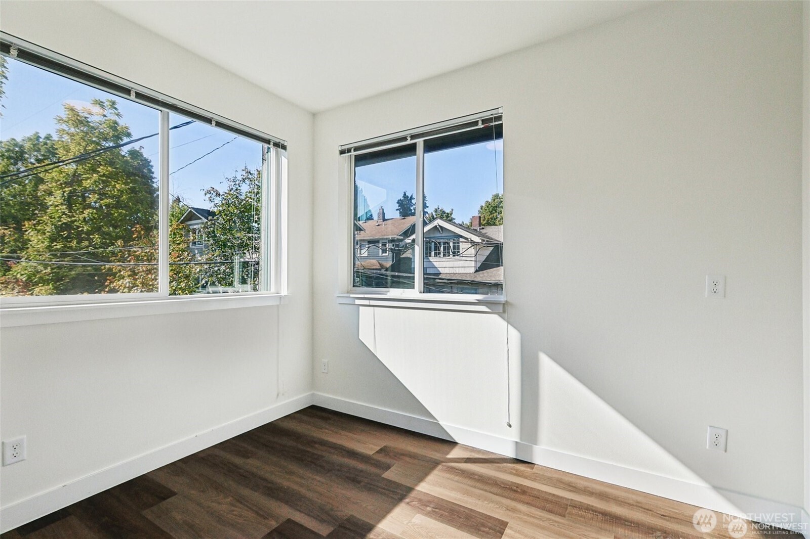 5259 Brooklyn Avenue Northeast Seattle, WA 98105 - Photo 30 of 40 a view of a hallway with front door