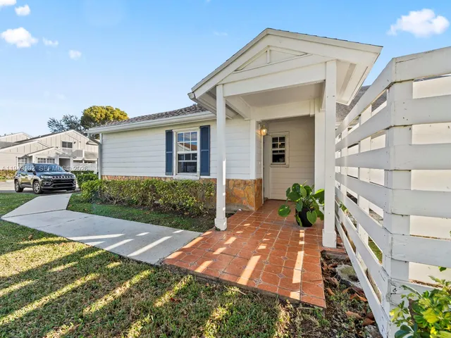 $2,300 | 13737 Southwest 149th Cir Lane, Unit 145, Miami, FL 33186