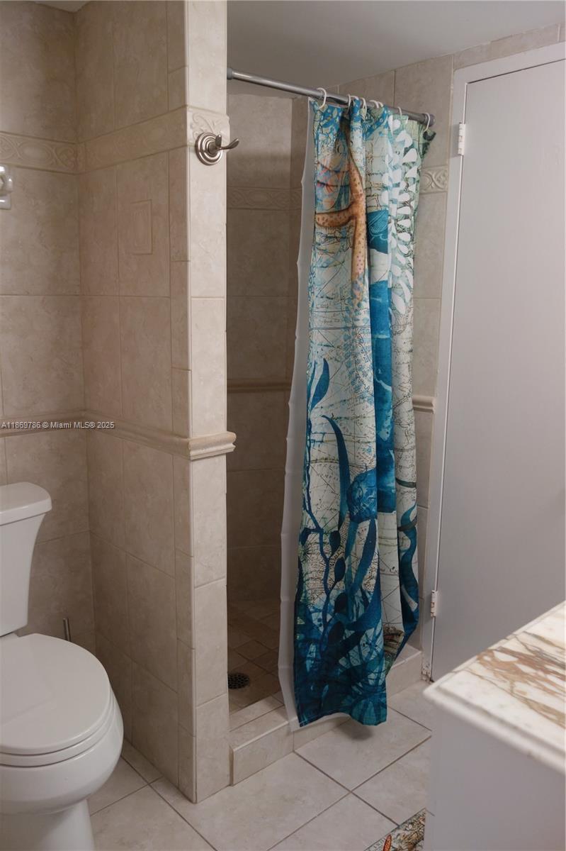 5701 Collins Avenue, Unit 1510 Miami Beach, FL 33140 - Photo 18 of 67 GUEST