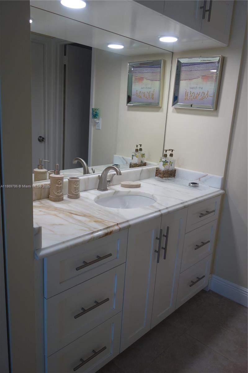 5701 Collins Avenue, Unit 1510 Miami Beach, FL 33140 - Photo 27 of 67 MASTER