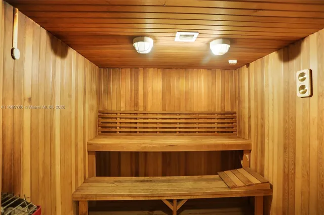 $3,500 | 5701 Collins Avenue, Unit 1510, Miami Beach, FL 33140