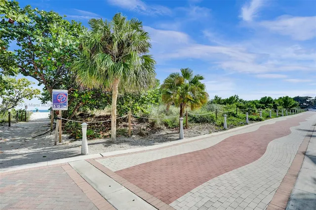 $3,500 | 5701 Collins Avenue, Unit 1510, Miami Beach, FL 33140