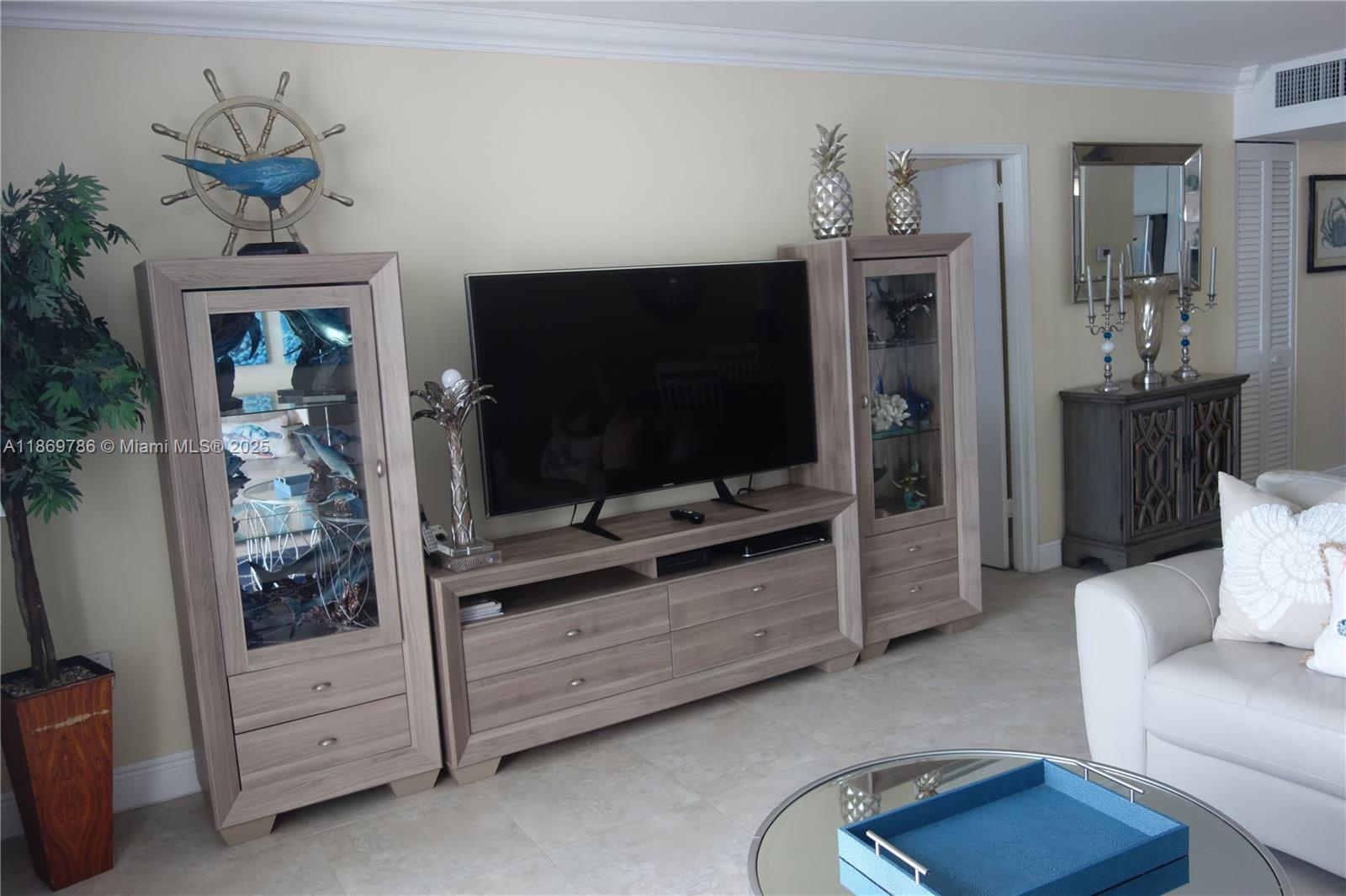 5701 Collins Avenue, Unit 1510 Miami Beach, FL 33140 - Photo 10 of 67