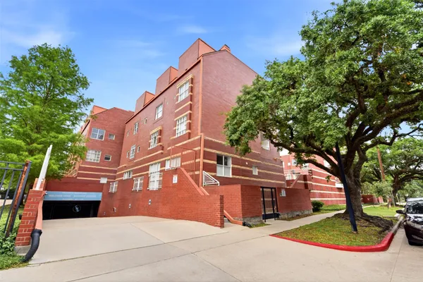 $3,300 | 4004 Montrose Boulevard, Unit 43, Houston, TX 77006