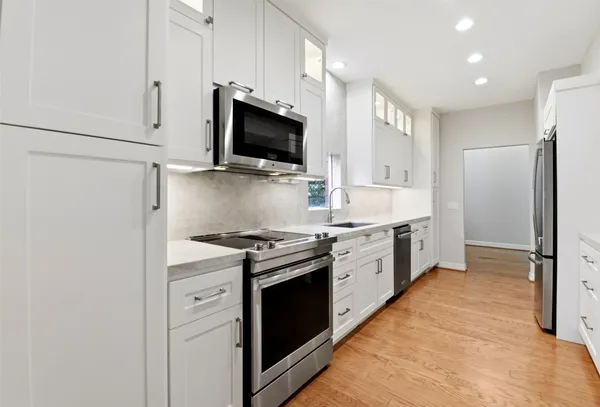$3,300 | 4004 Montrose Boulevard, Unit 43, Houston, TX 77006